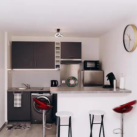 , France 700m De Zenith, Διαμέρισμα